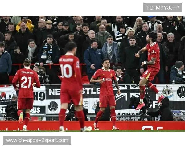 若塔在禁区弧顶接球斜射打入死角——那一刻连时间都为之一滞